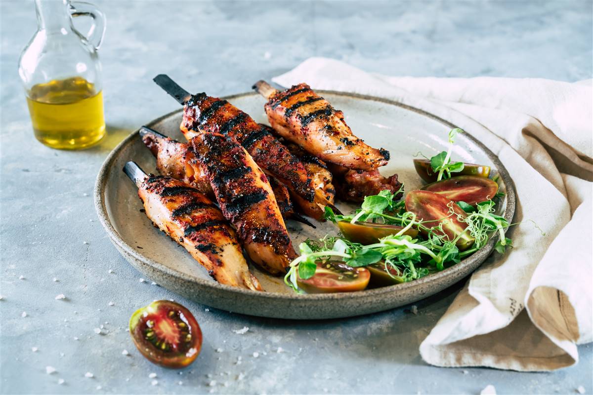 שיפוד חזה עוף עסיסי על האש