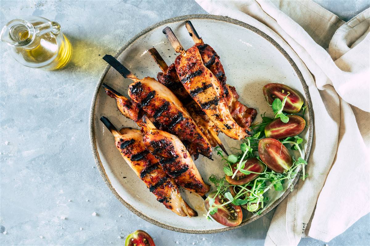 שיפוד חזה עוף עסיסי על האש