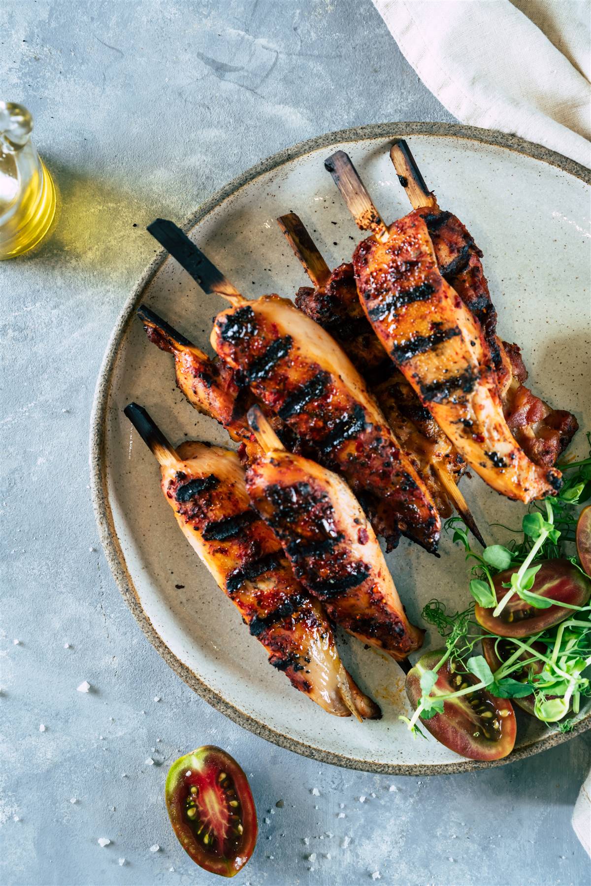 שיפוד חזה עוף עסיסי על האש