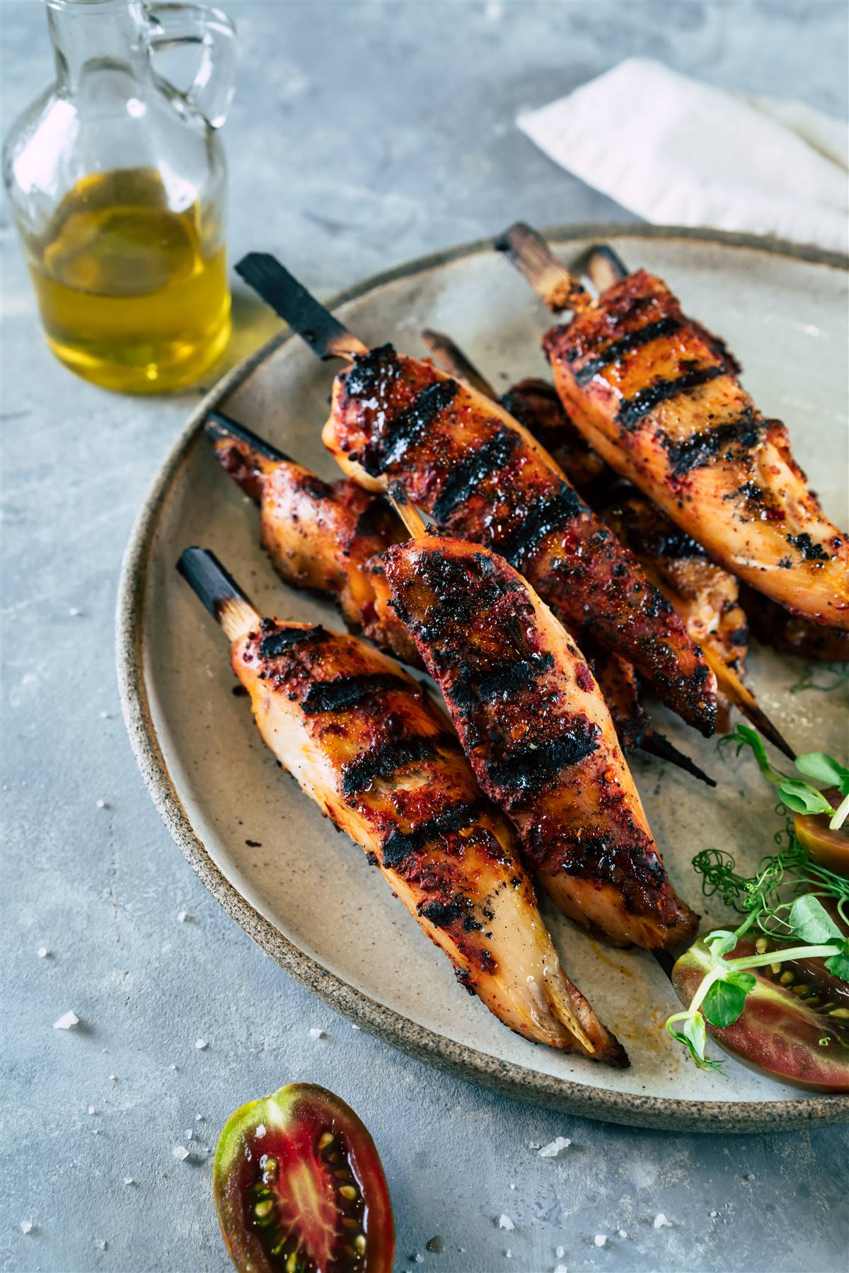 שיפוד חזה עוף עסיסי על האש