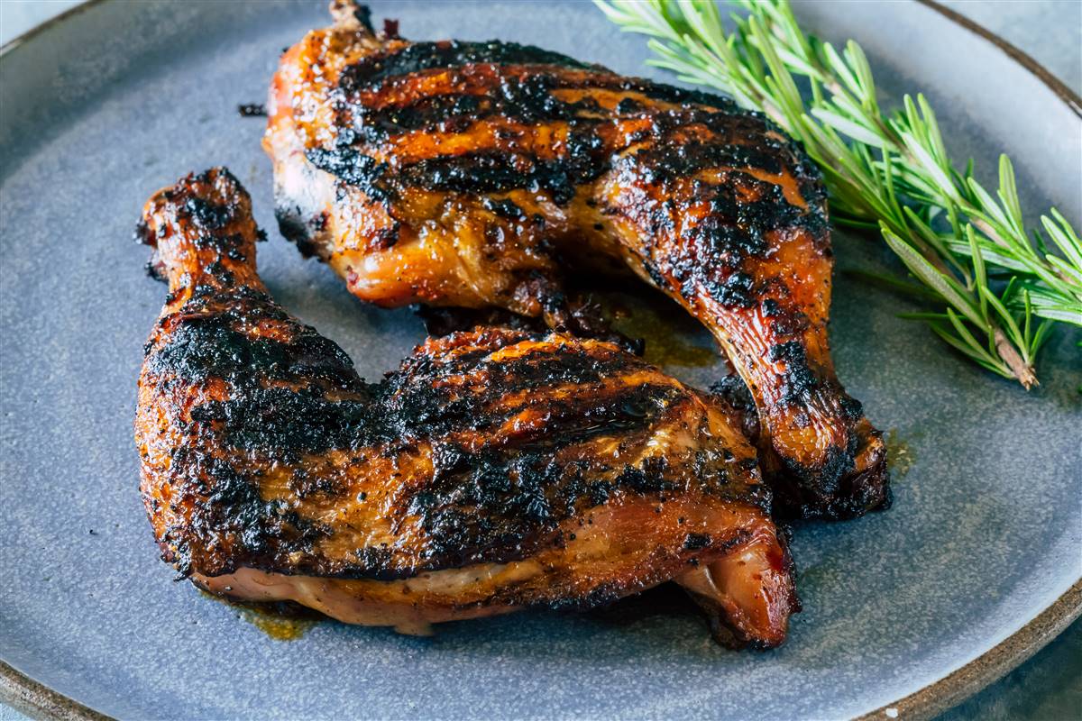 רבעי עוף צלוי על האש