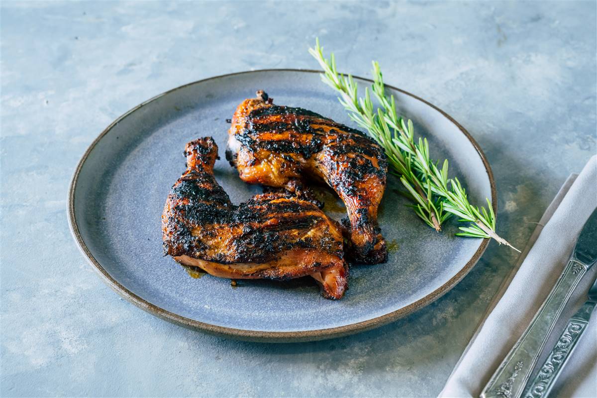 רבעי עוף צלוי על האש