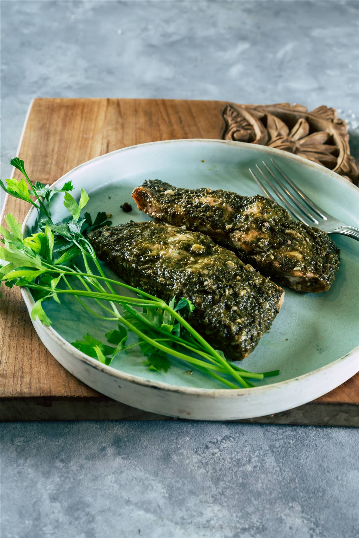 פילה סלמון בפסטו ועשבי תיבול טריים