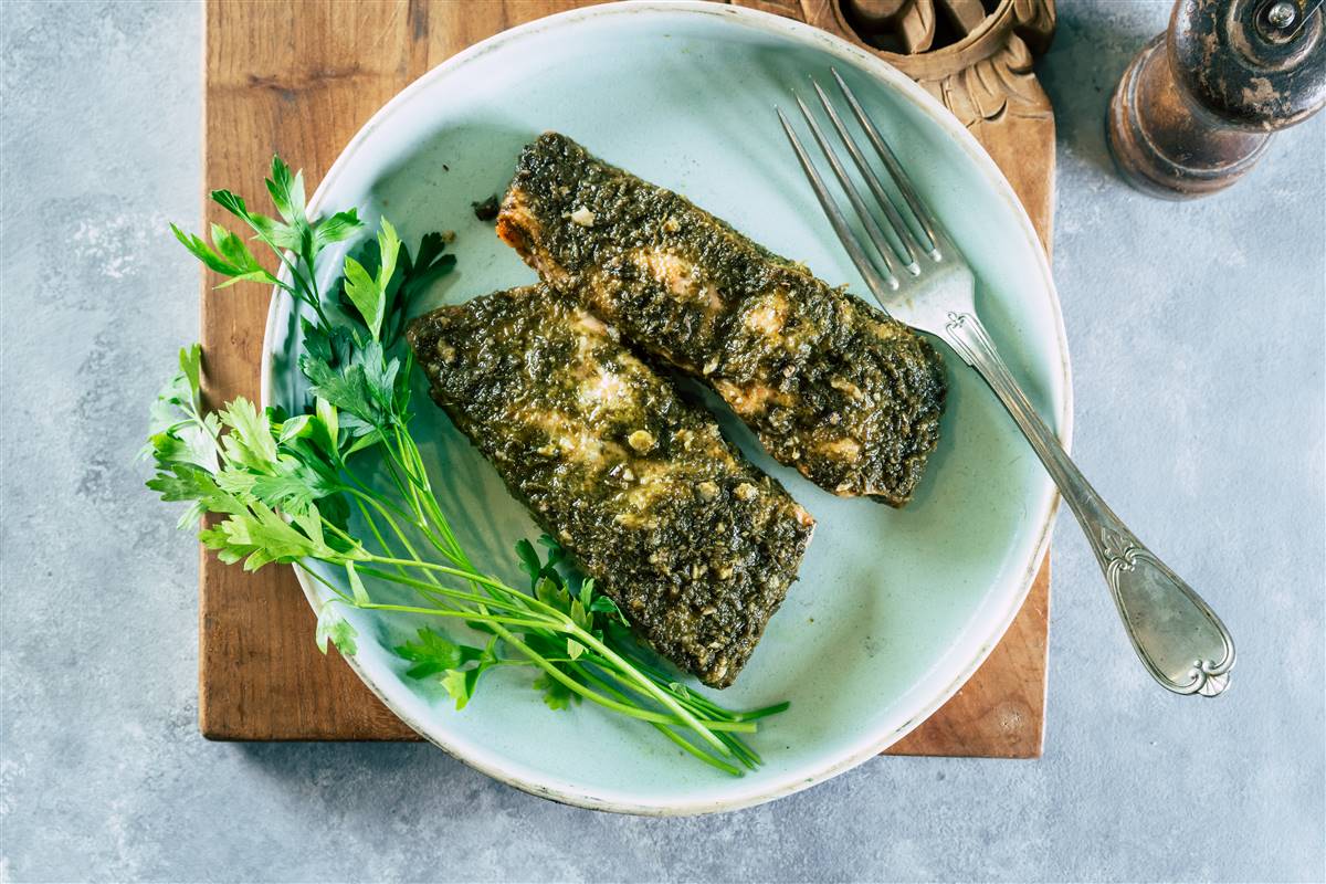 פילה סלמון בפסטו ועשבי תיבול טריים