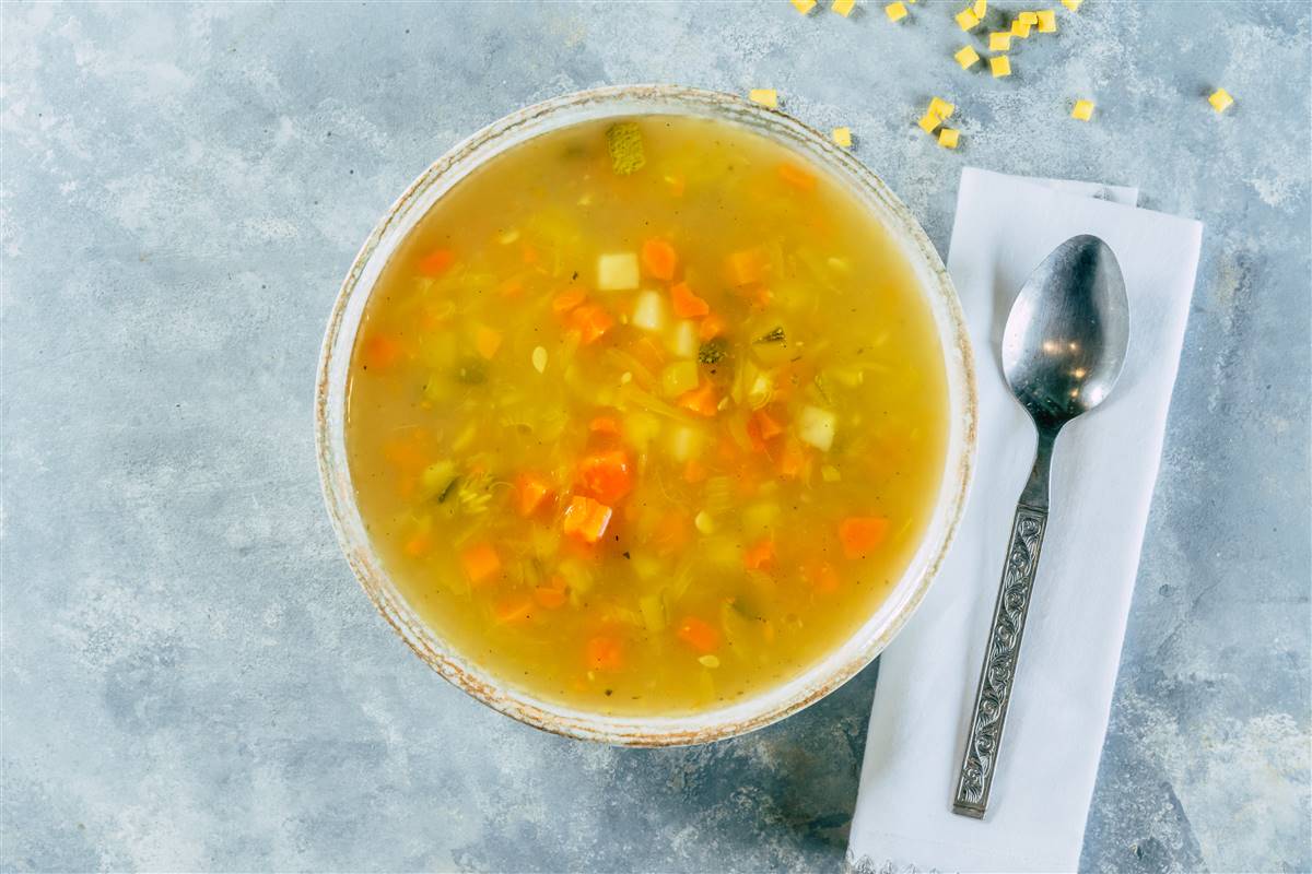 מרק ירקות עשיר בתיבול טבעי