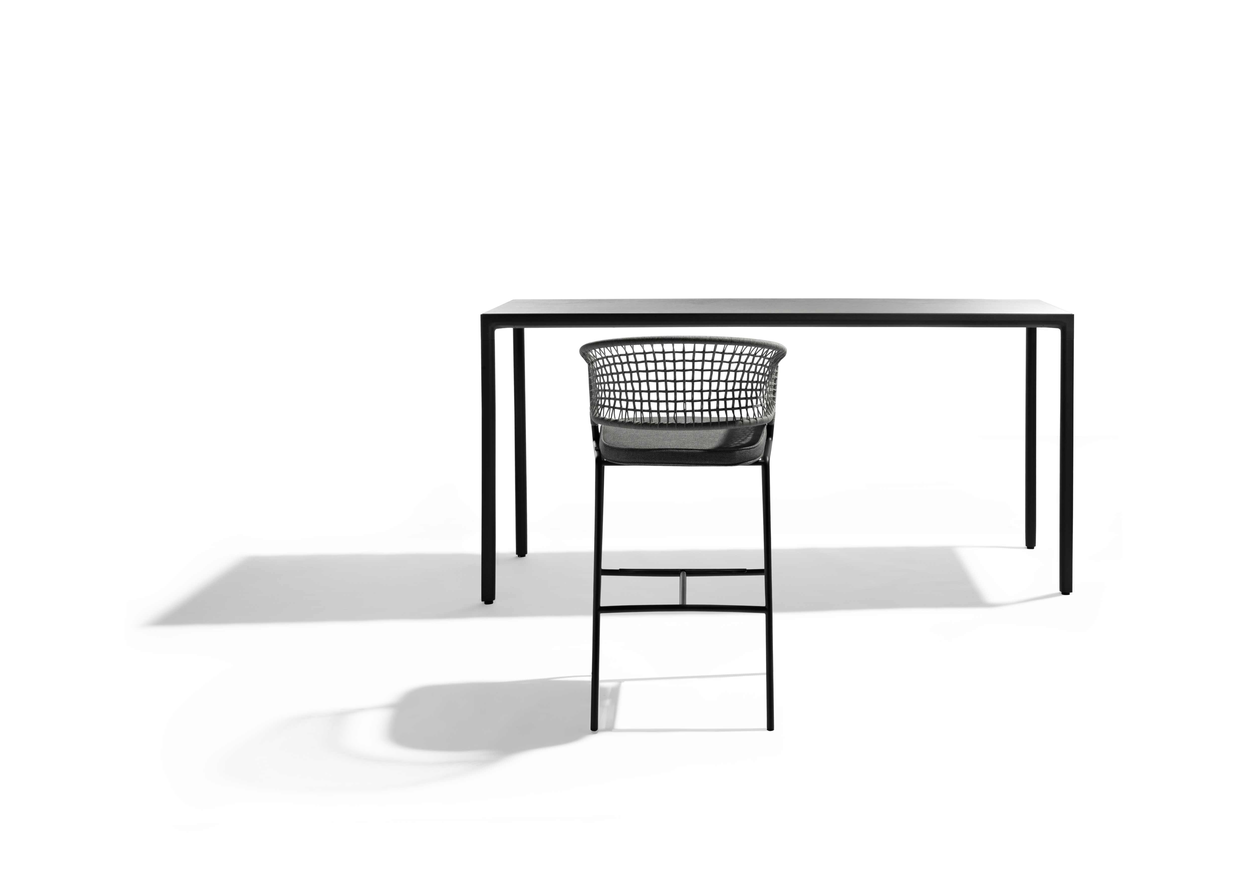 ILLUM Bar Table