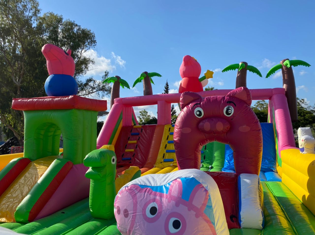 קרקס גיבורי על-9