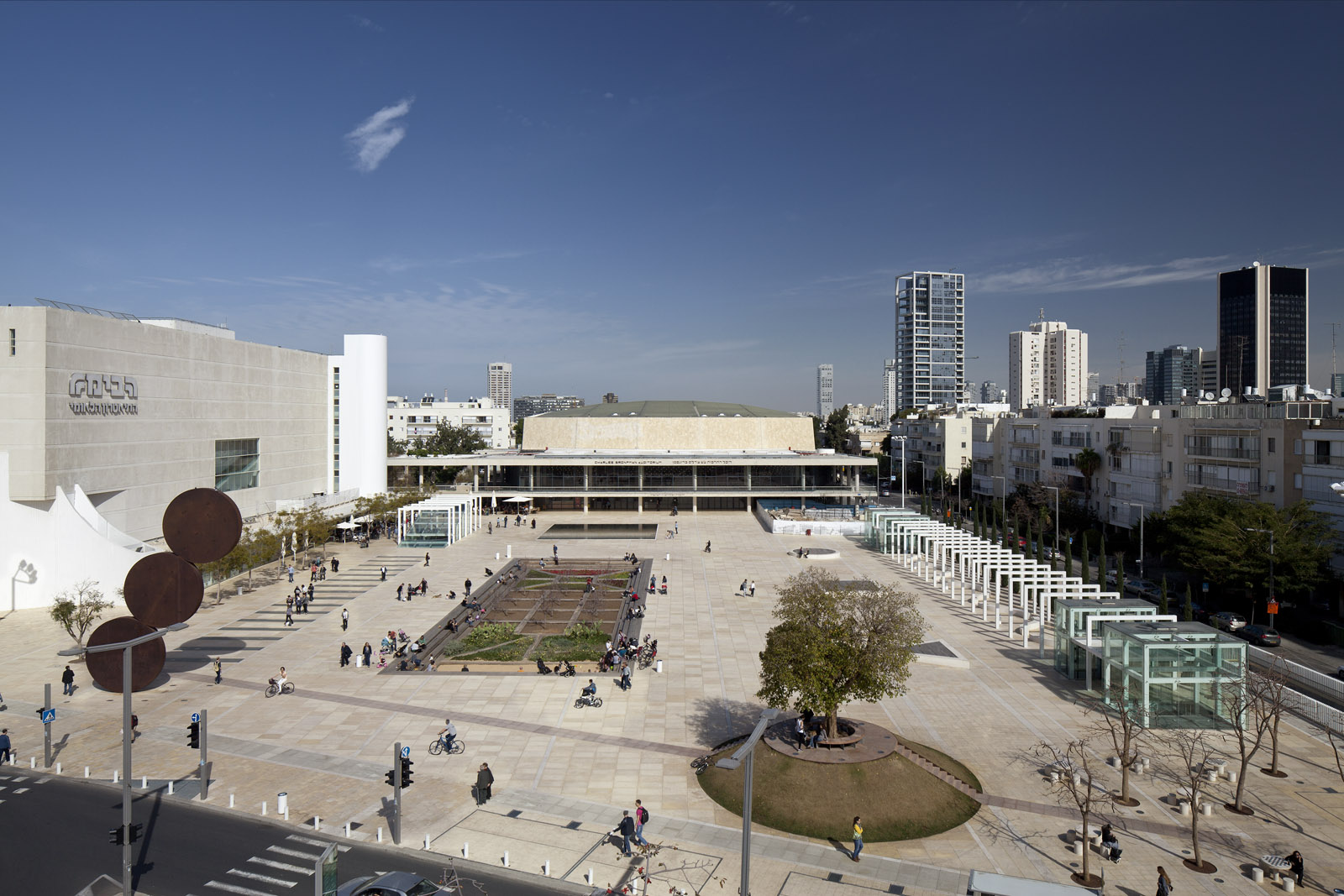 היכל התרבות ע"ש צ'ארלס ברונפמן-491