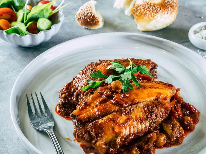 עסקית דג אמנון ברוטב חריימה + לחם הבית + סלט