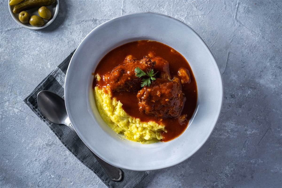 עסקית קציצות עוף + לחם הבית + סלט