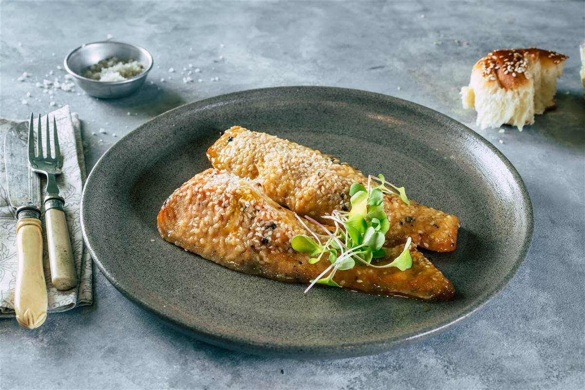 עסקית פילה סלמון חרדל דבש + לחם הבית + סלט