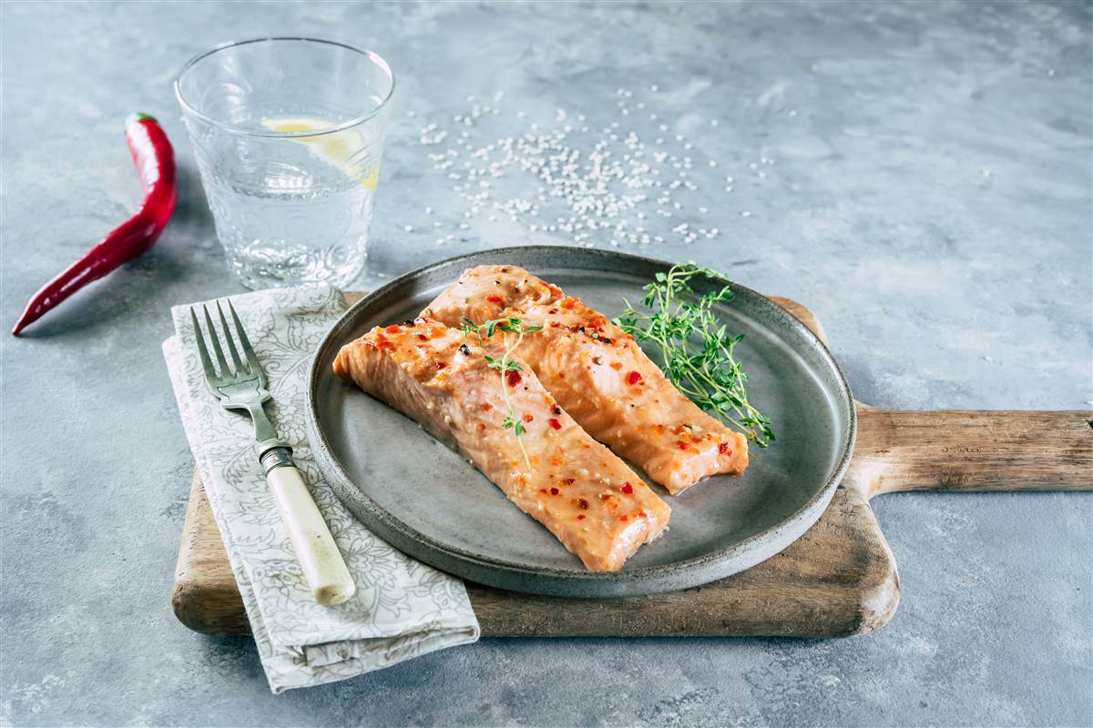 עסקית פילה סלמון צ'ילי והדרים + לחם הבית + סלט