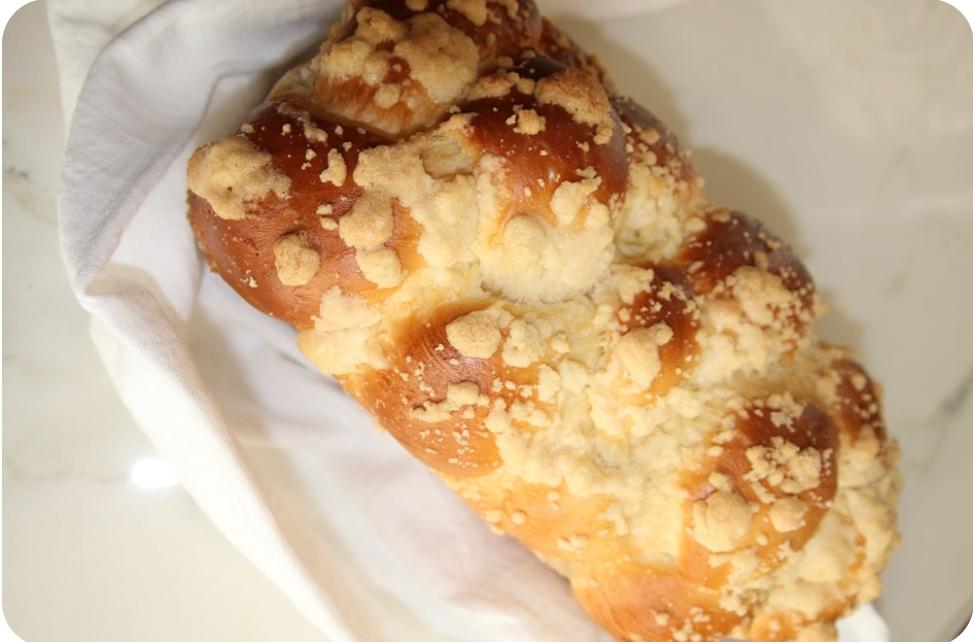 Challah with sweet crumb topping