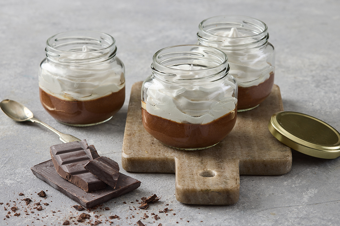 Chocolate mousse with whipped cream dessert cups – Parve