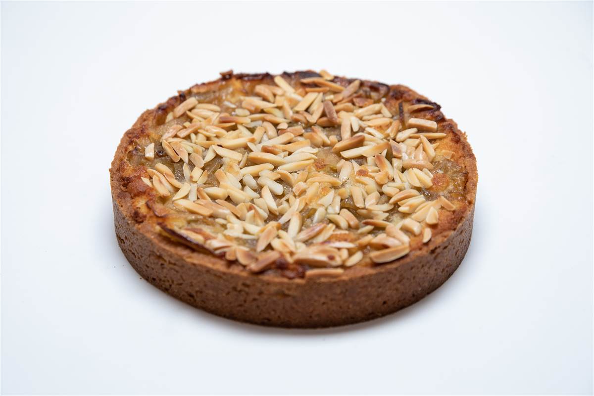 caramalized apple tart with almond cream