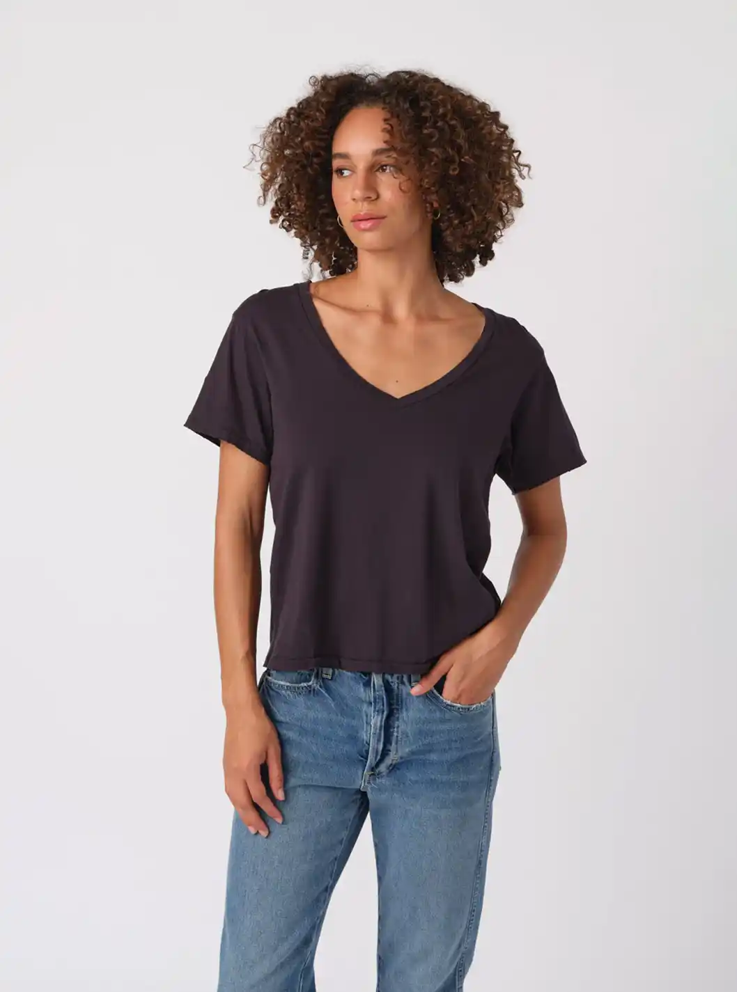 A11546 - V NECK TEE