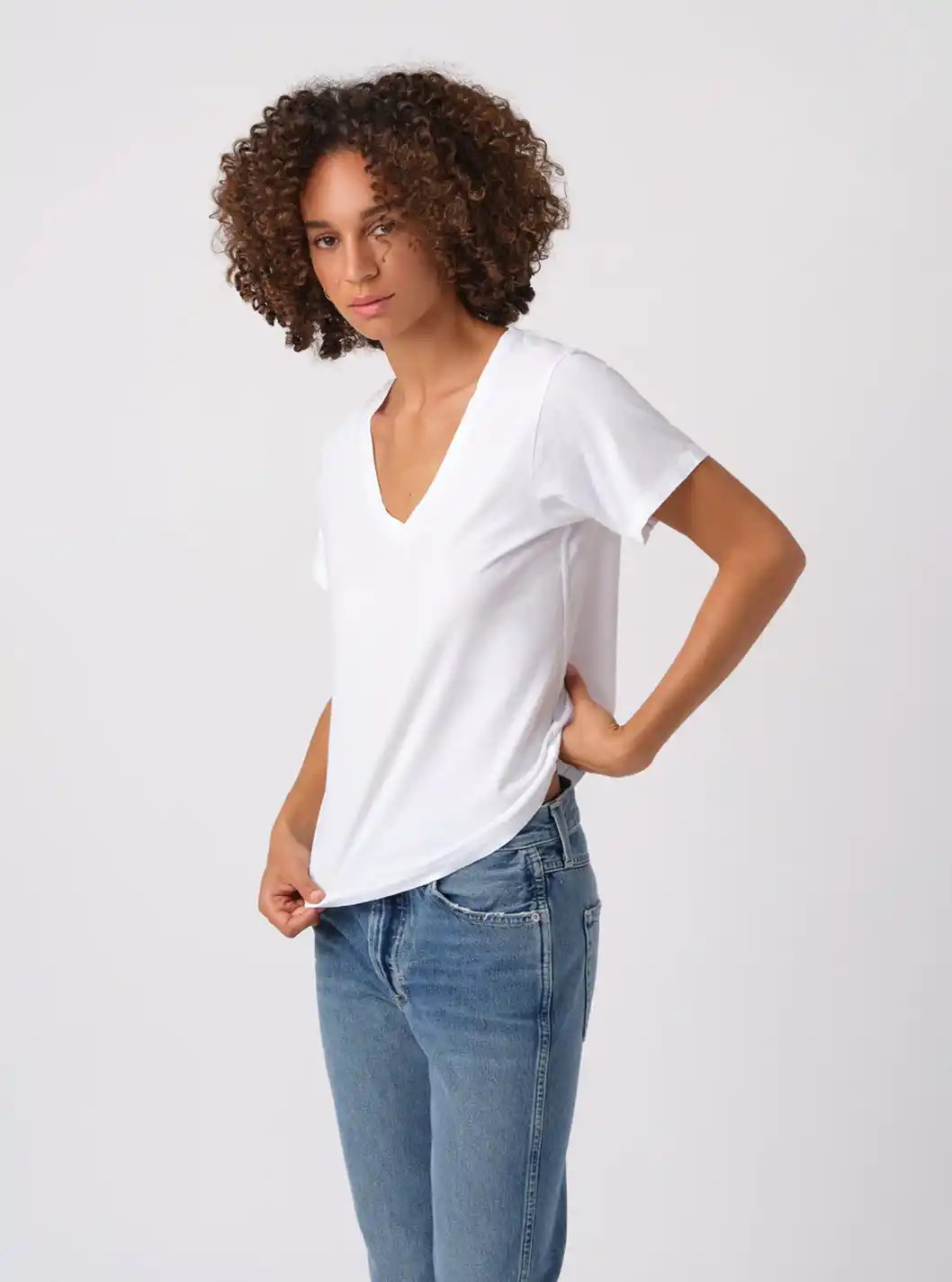 A11546 - V NECK TEE