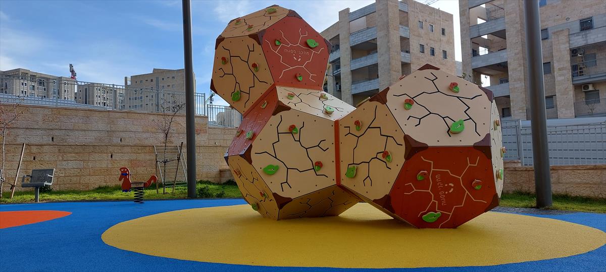 שלושה סלעי טיפוס B