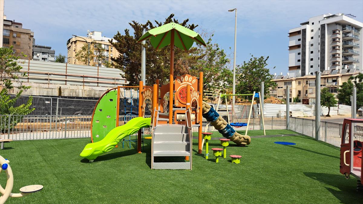 D קדימה