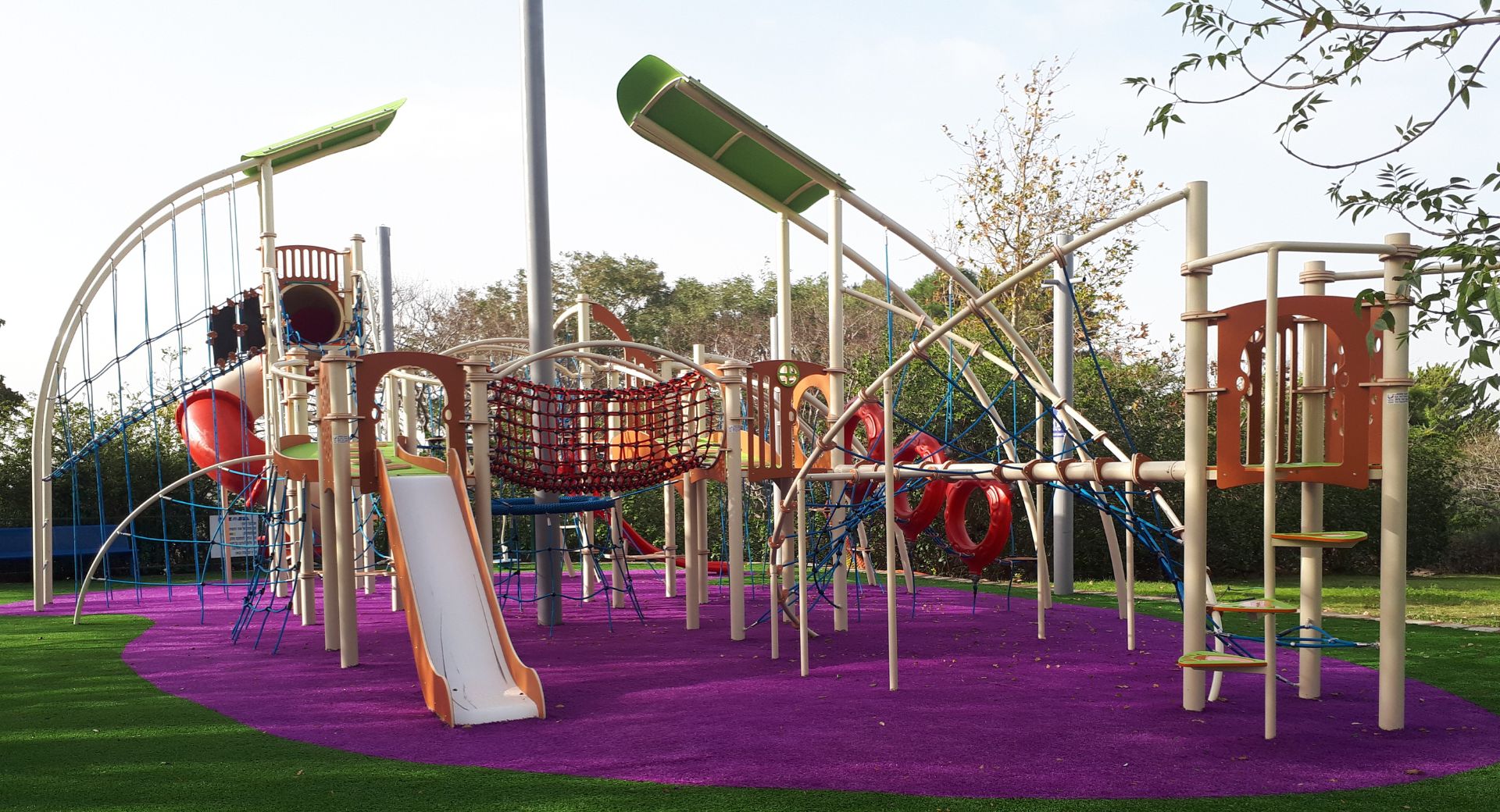 גני שעשועים חדשים בשערי תקווה