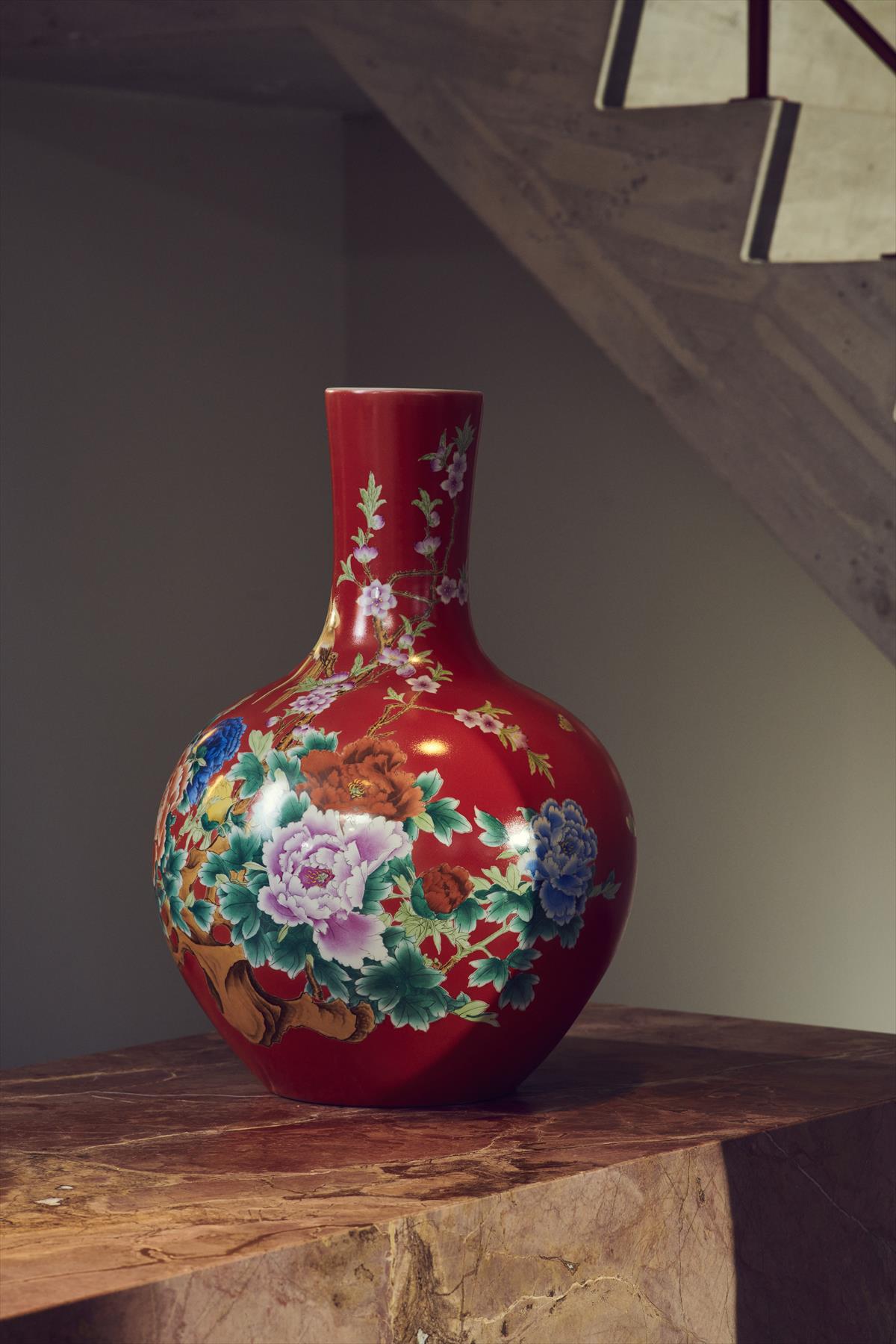 Ball body vase red
