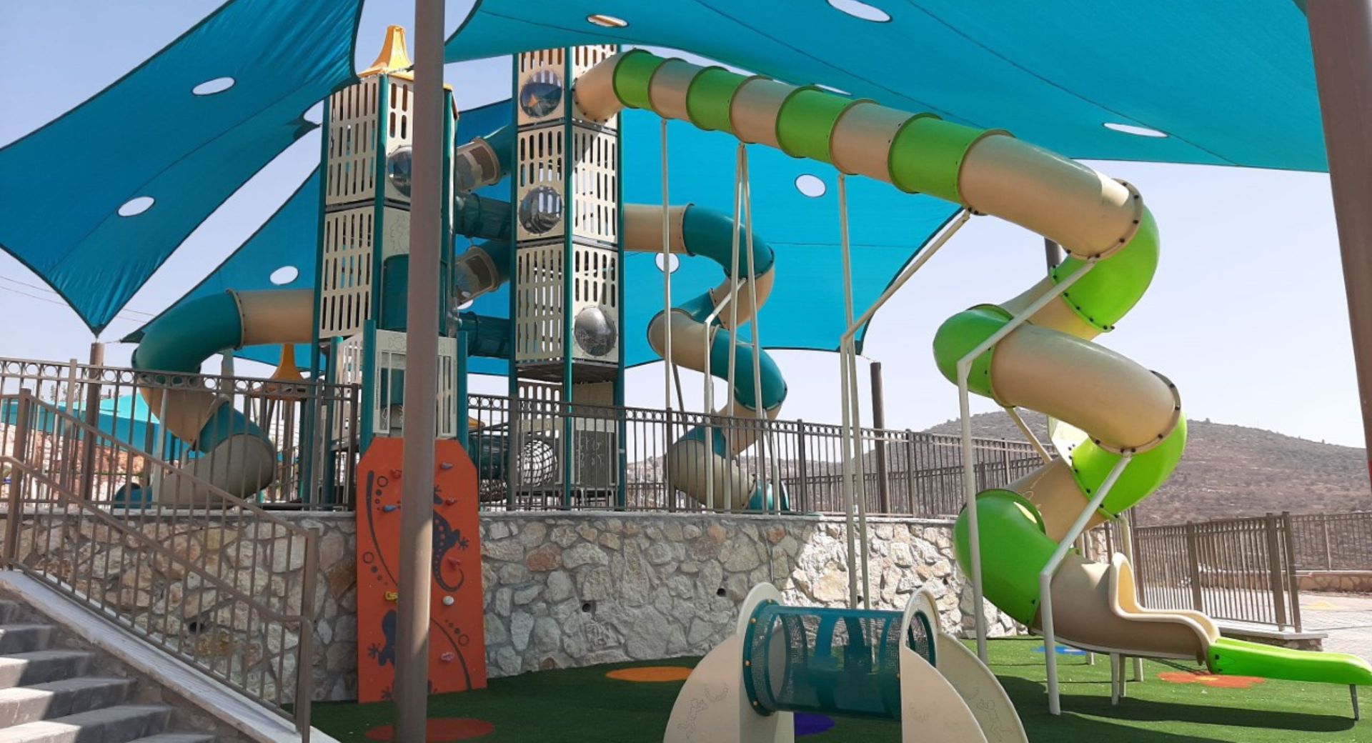 כרם רעים - משולב חוצה מפלסים