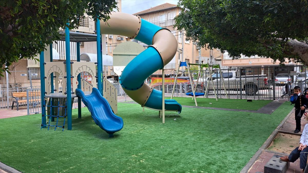 לוטם B