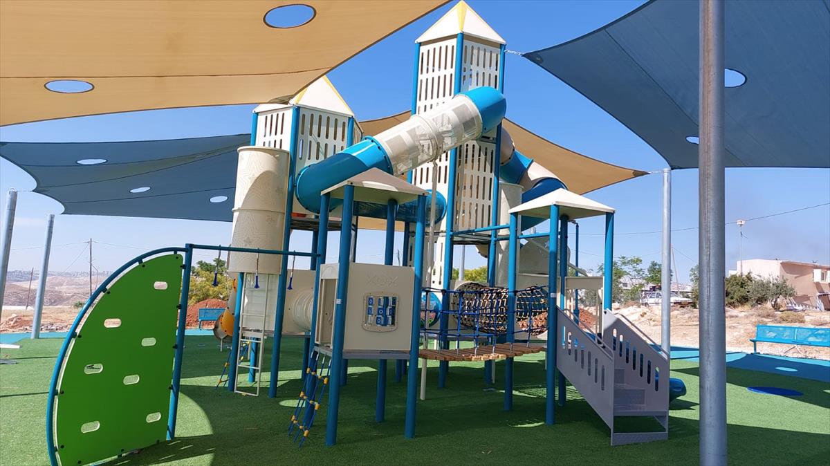 חלוצית C
