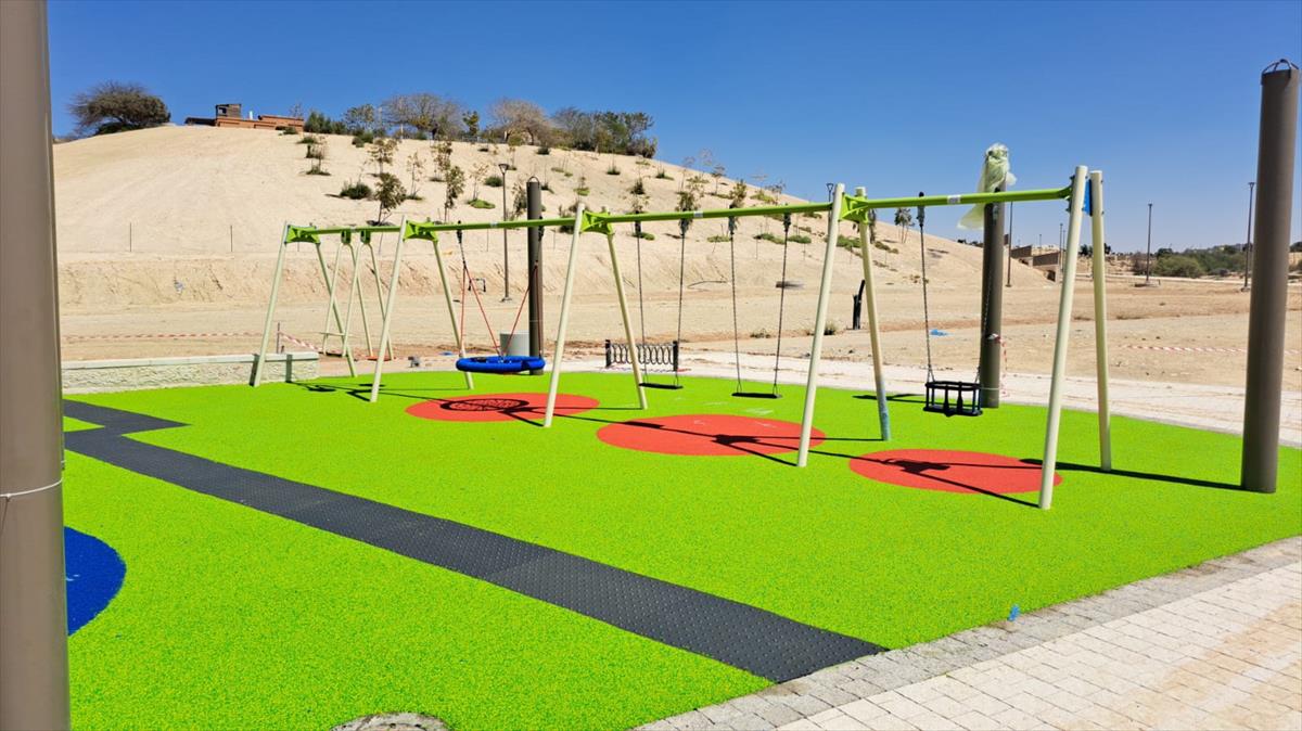 נדנדה לשניים בוגרים בריבוע  A
