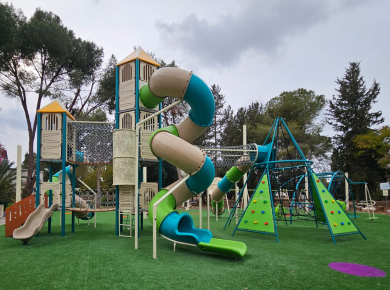 קיסריה E