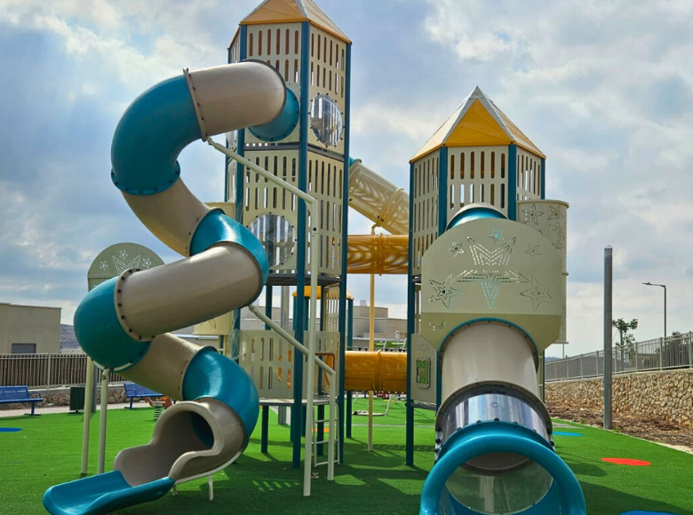 חלוצית C