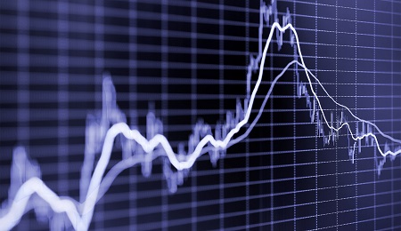 מה ההבדל בין השקעה בתעודת סל עוקבת S&P 500 לבין קרן נאמנות עוקבת S&P 500 