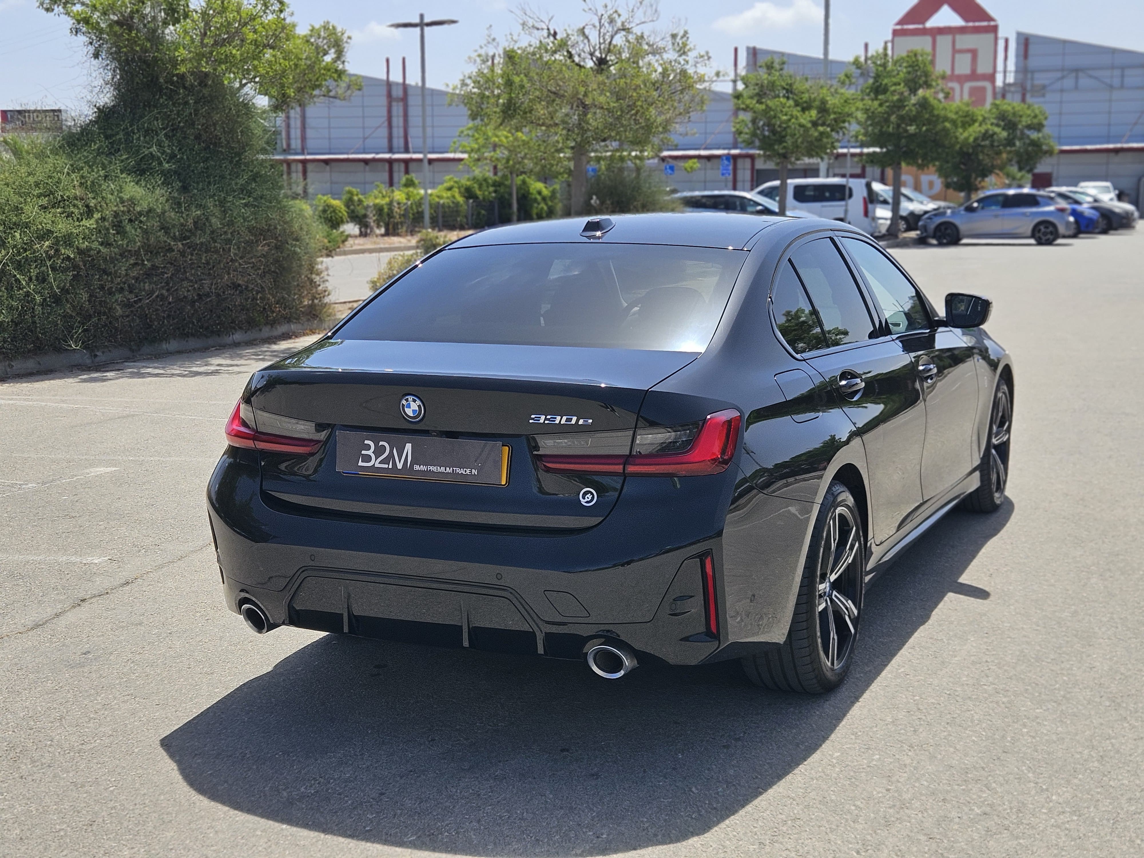BMW 330E M DISIGN