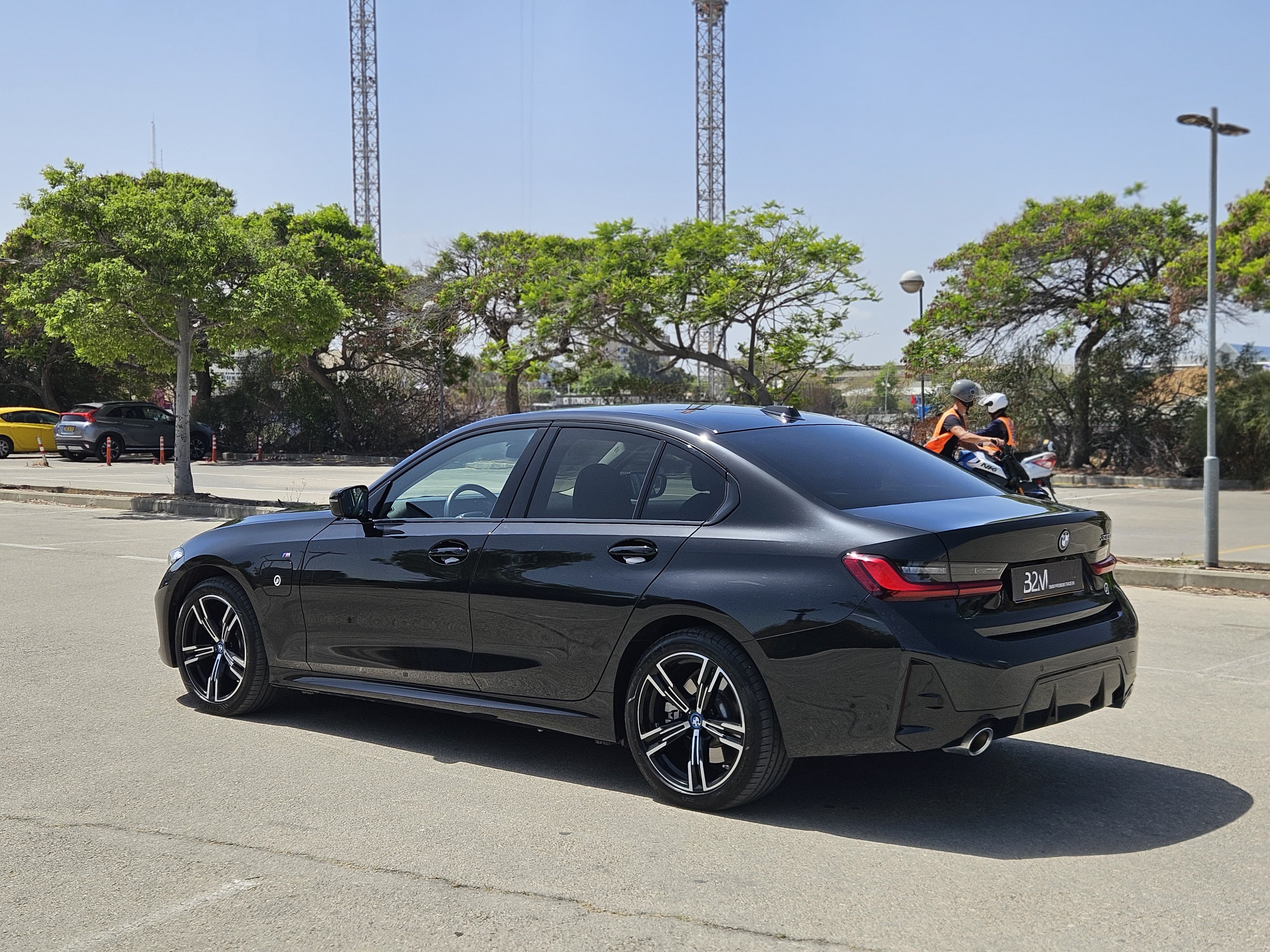BMW 330E M DISIGN