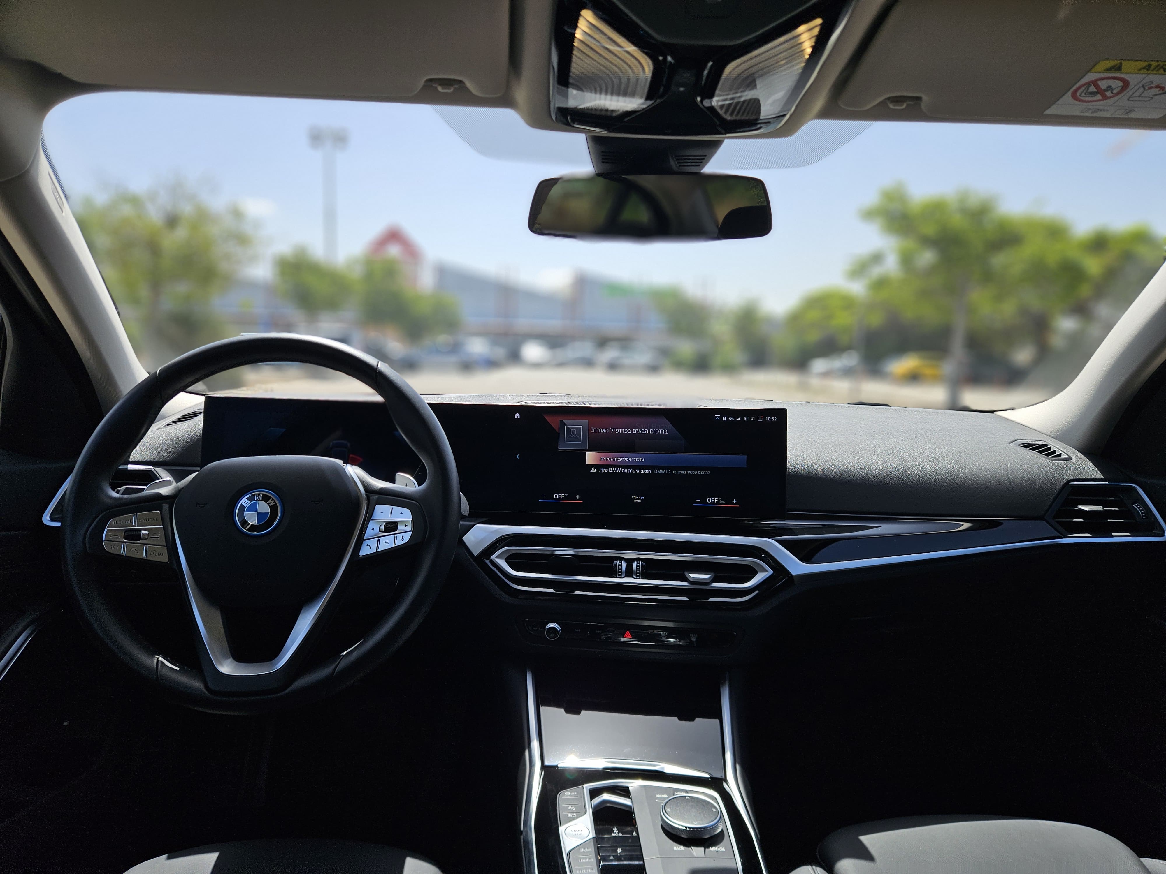 BMW 330E M DISIGN