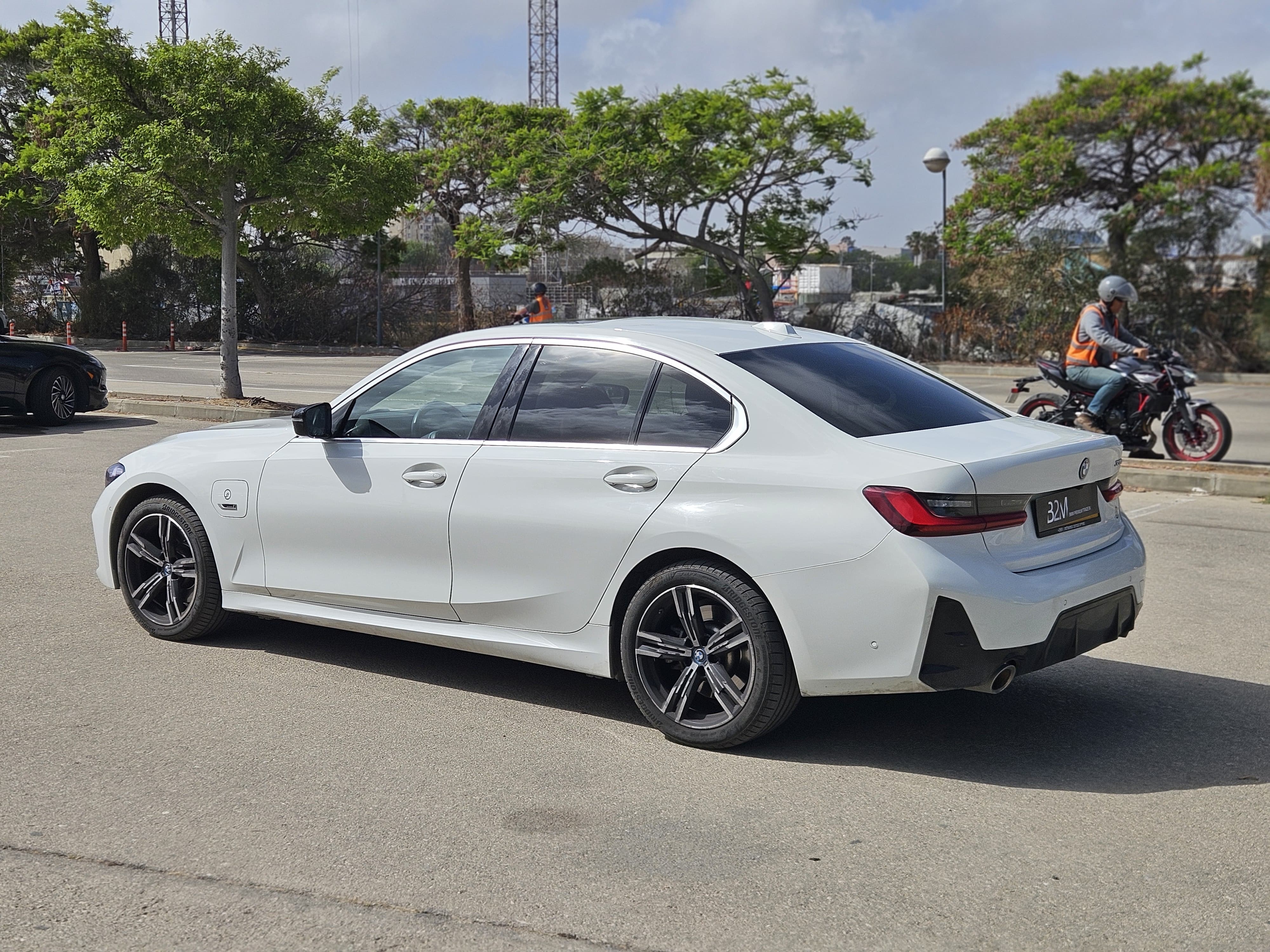 BMW 330E M-SPORT