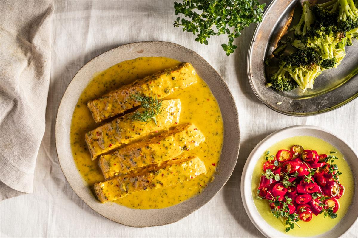 Salmon fillet with mustard and citrus honey