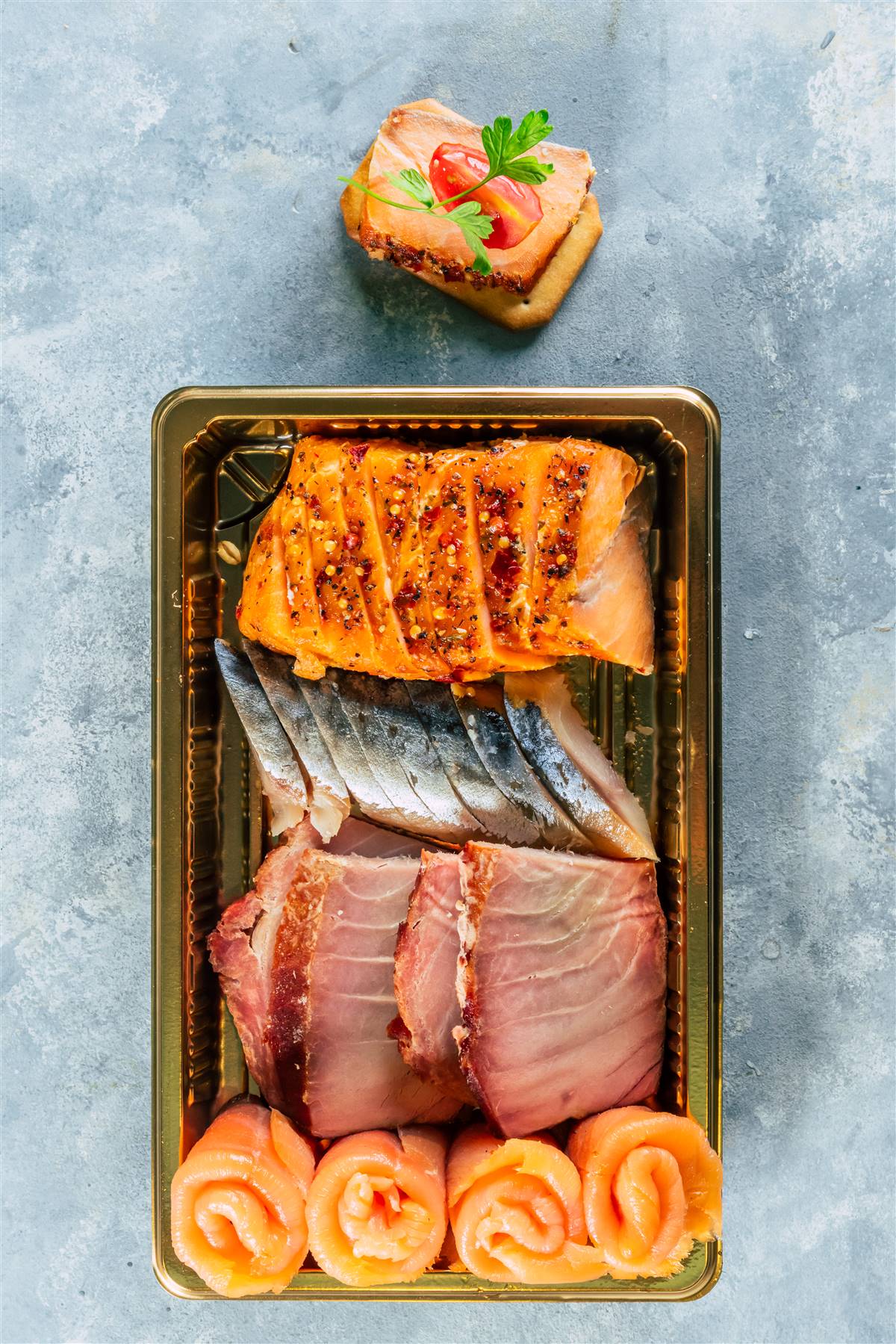 מארז דגים מעושנים עשיר