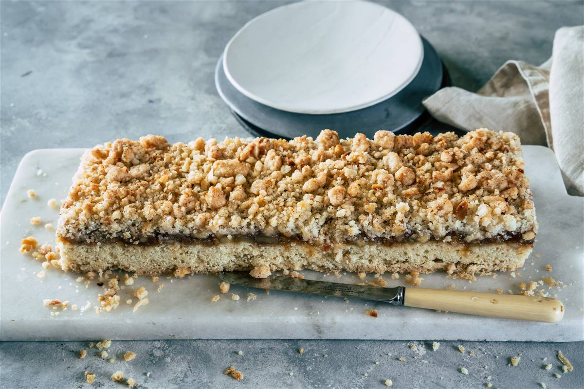 עוגת תפוחים ושטרויזל