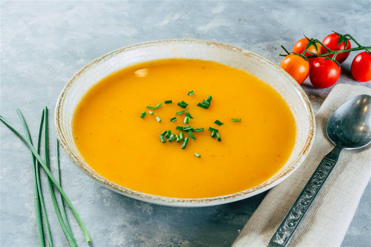 מרק ירקות כתומים