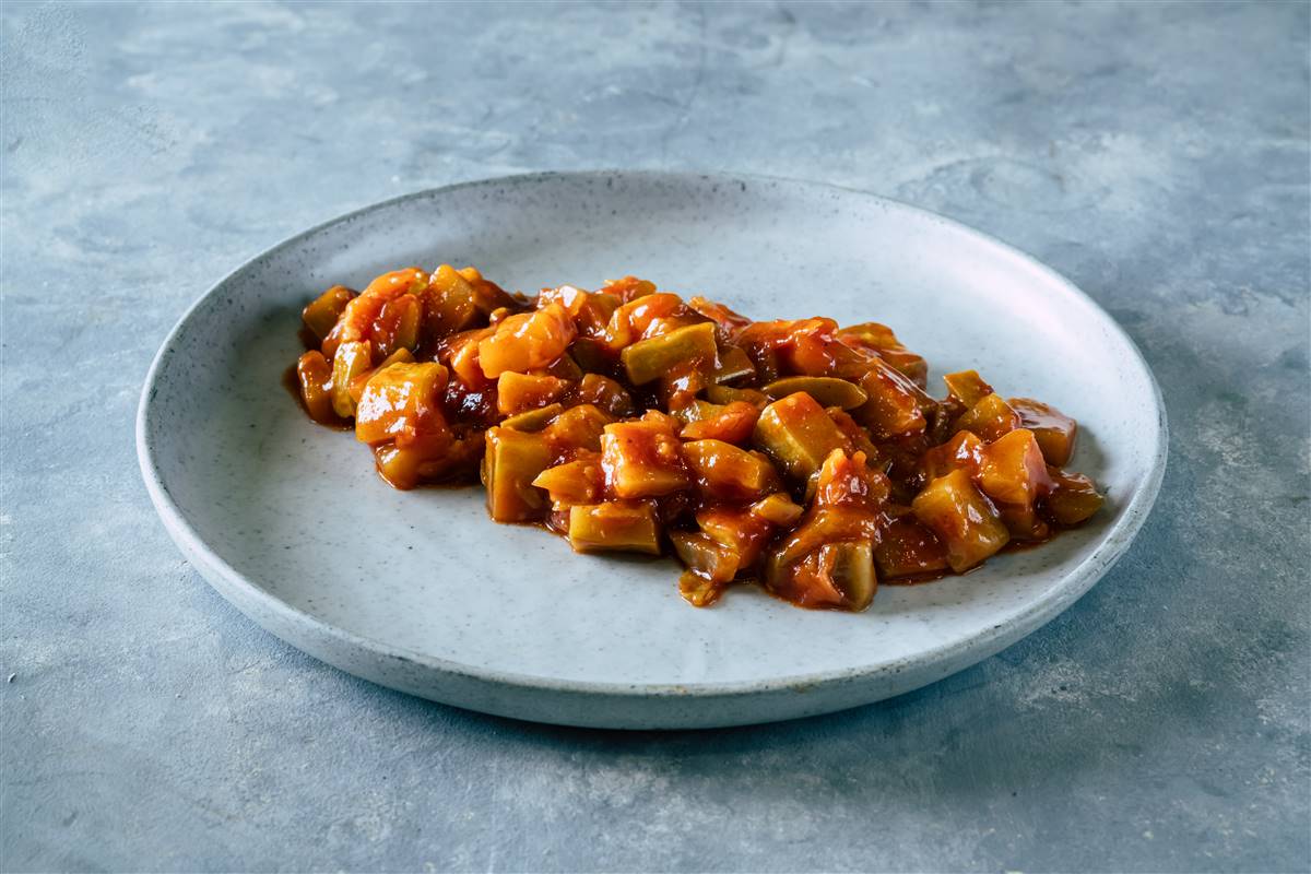 קישואים מוקפצים בעגבניות