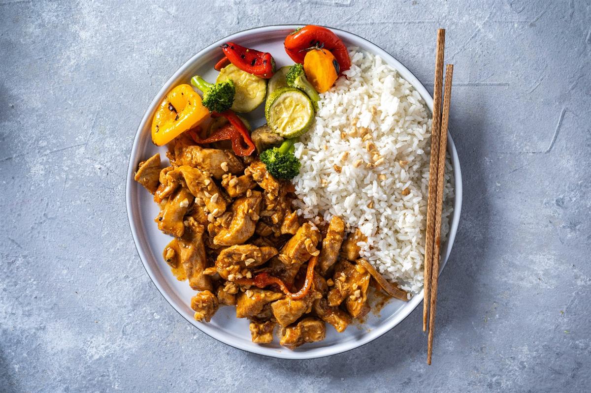 עסקית עוף סיני מוקפץ + לחם הבית + סלט