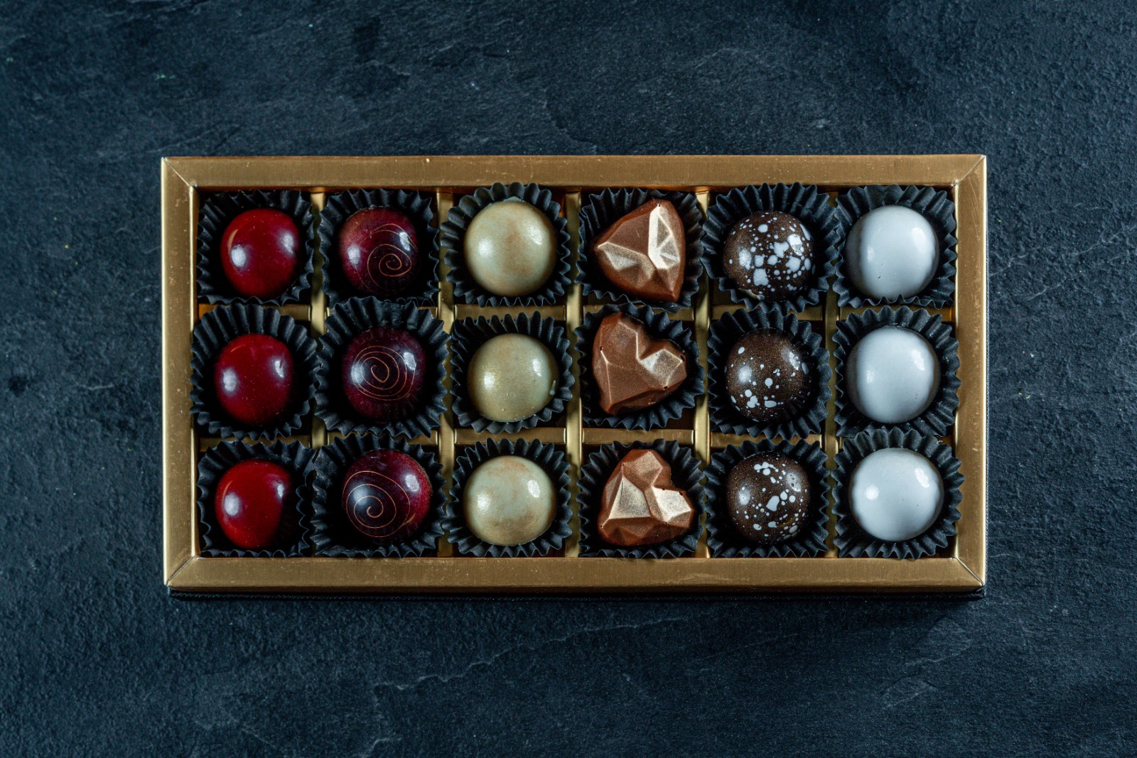 מארז 18 פרלינים