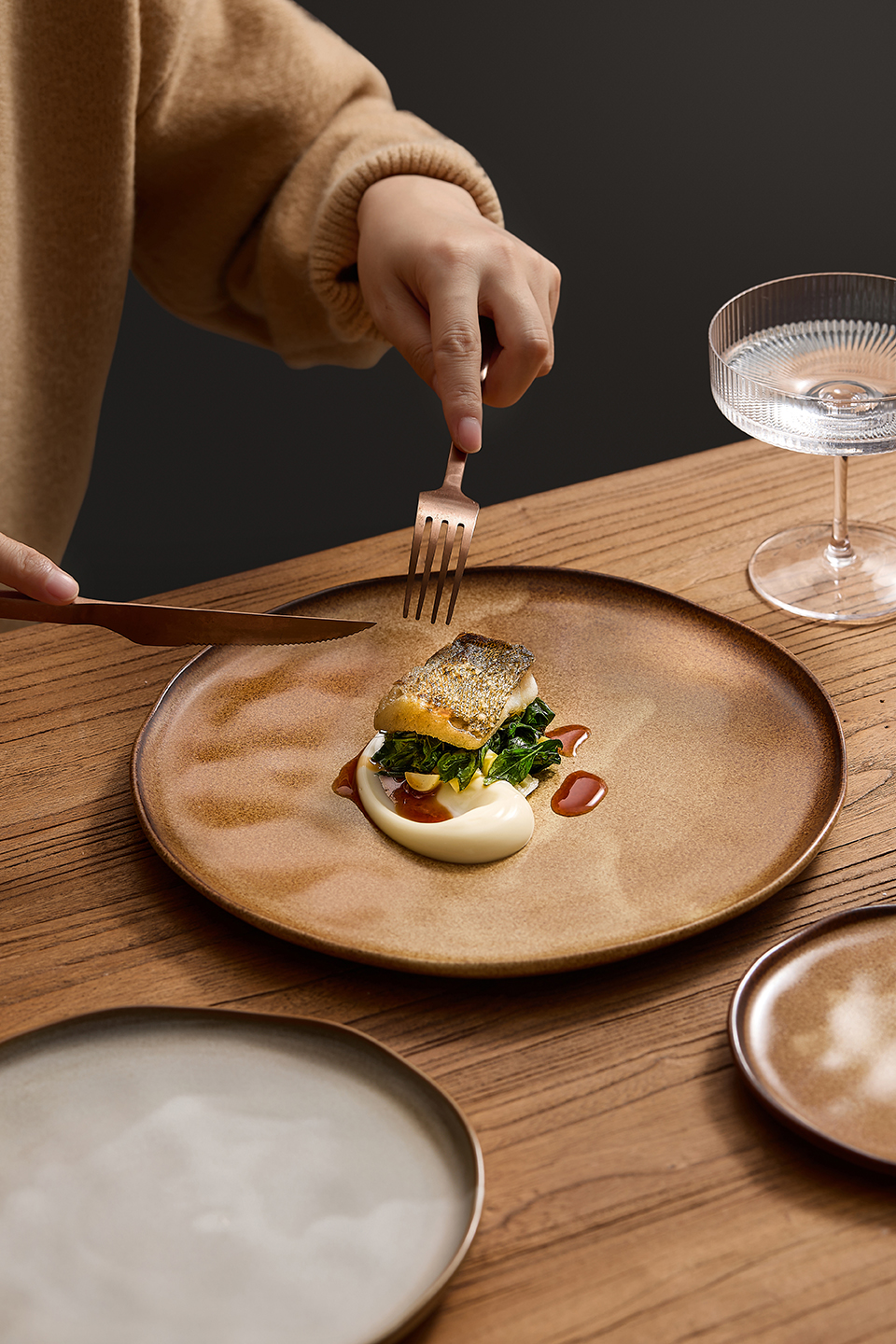 צלחת 16/20/23/27 ס"מ אסימטרי WoodFire