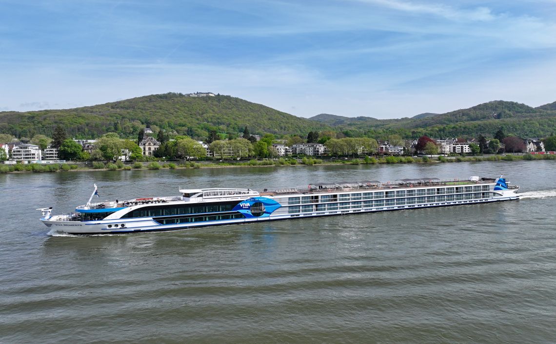 חוויית שייט בגיל השלישי: טיול אינטימי באונייה מפנקת בעיצוב יפהפה