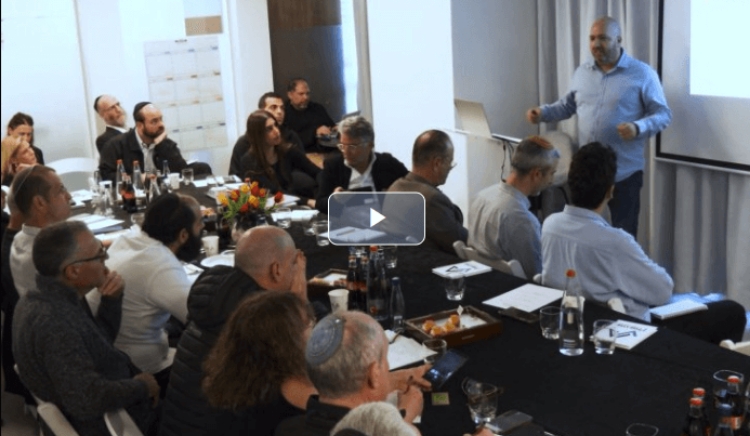 "המטרה לייצר שיח, הסכמה, הסברה וחינוך של השוק, מאשר רגולציה כופה" דף משוכפל