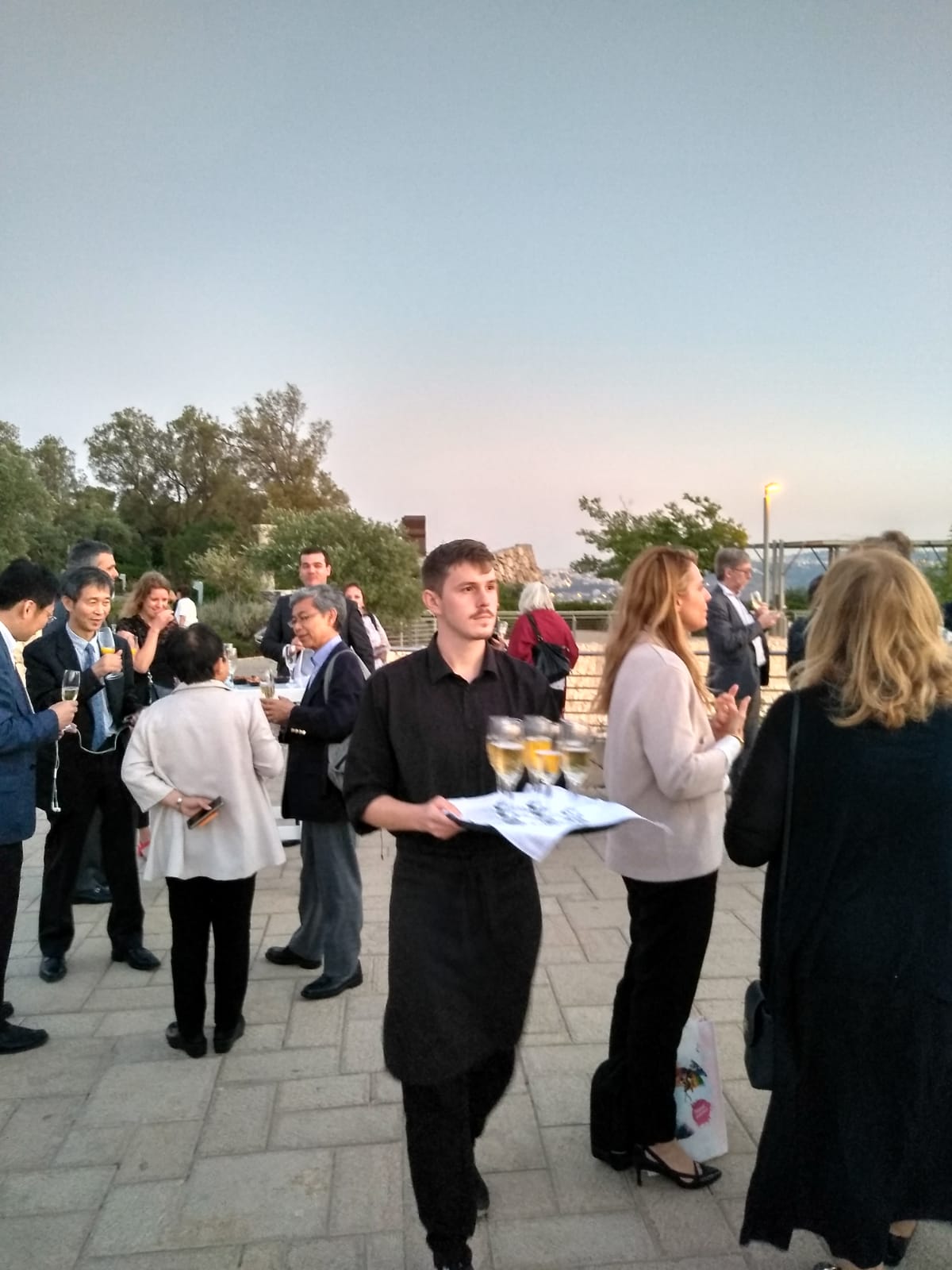 אירועים עסקיים, דיפלומטים וחברות -471