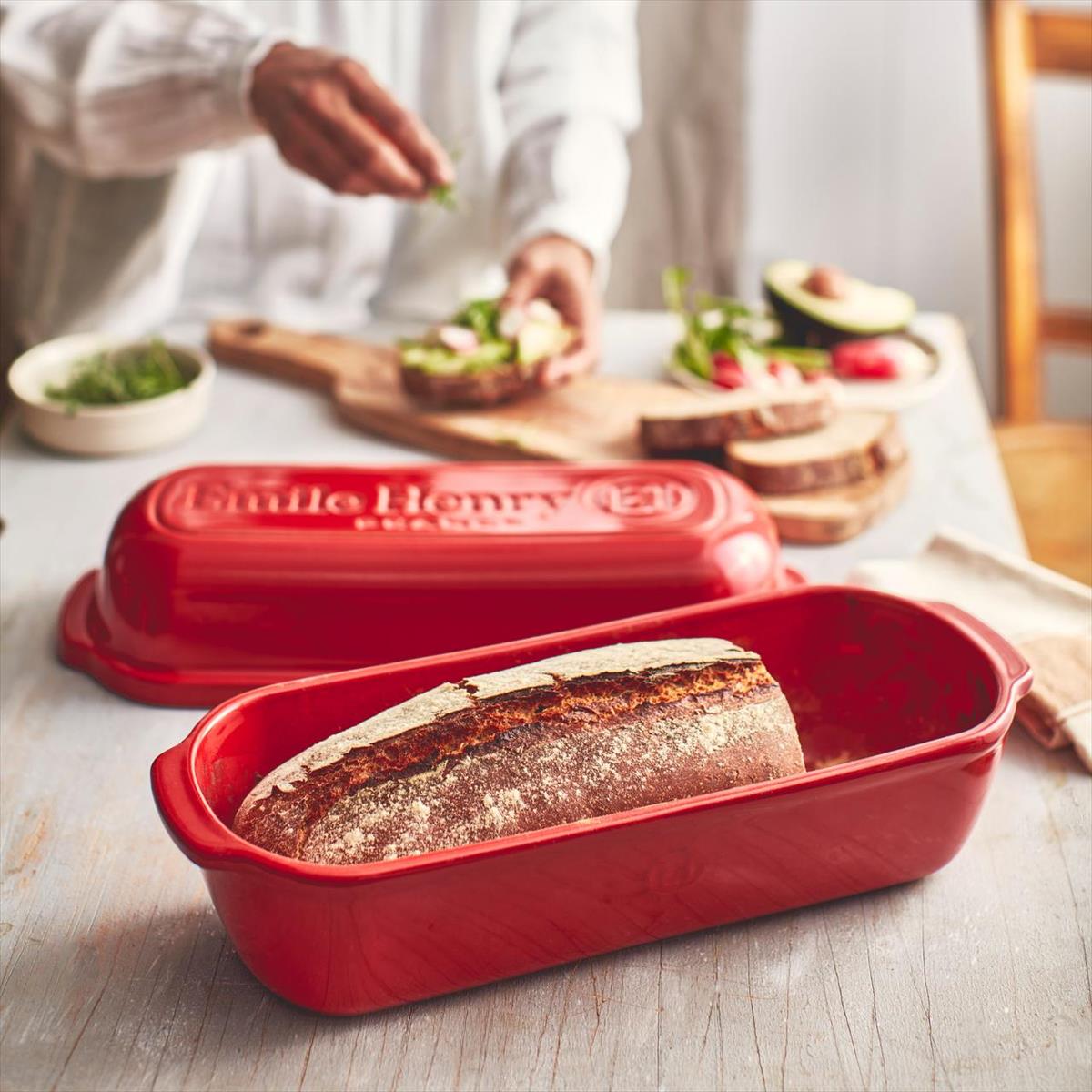 אופה כיכר לחם גדול