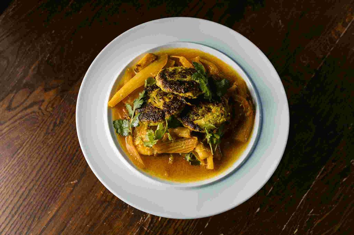 קציצות מתערובת דגים, שומר וזעפרן - ארז קומרובסקי