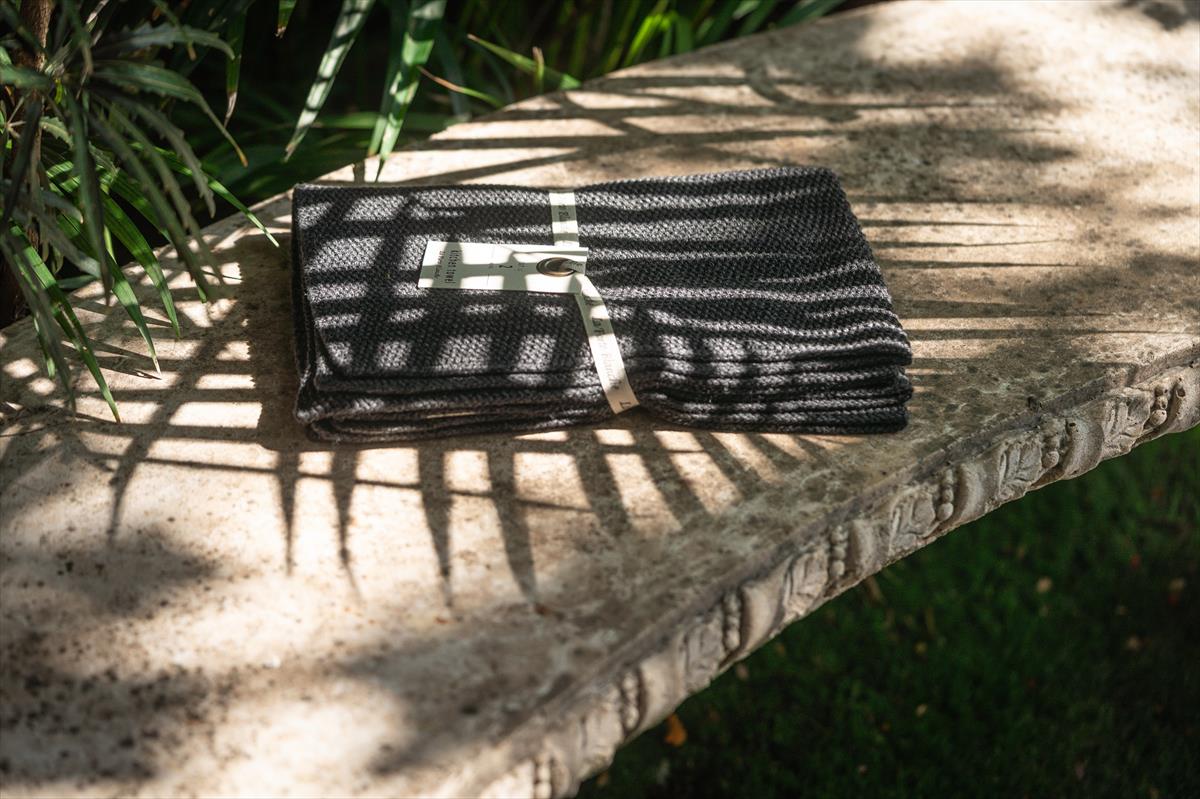 זוג מגבות מטבח סרוגות אפור כהה